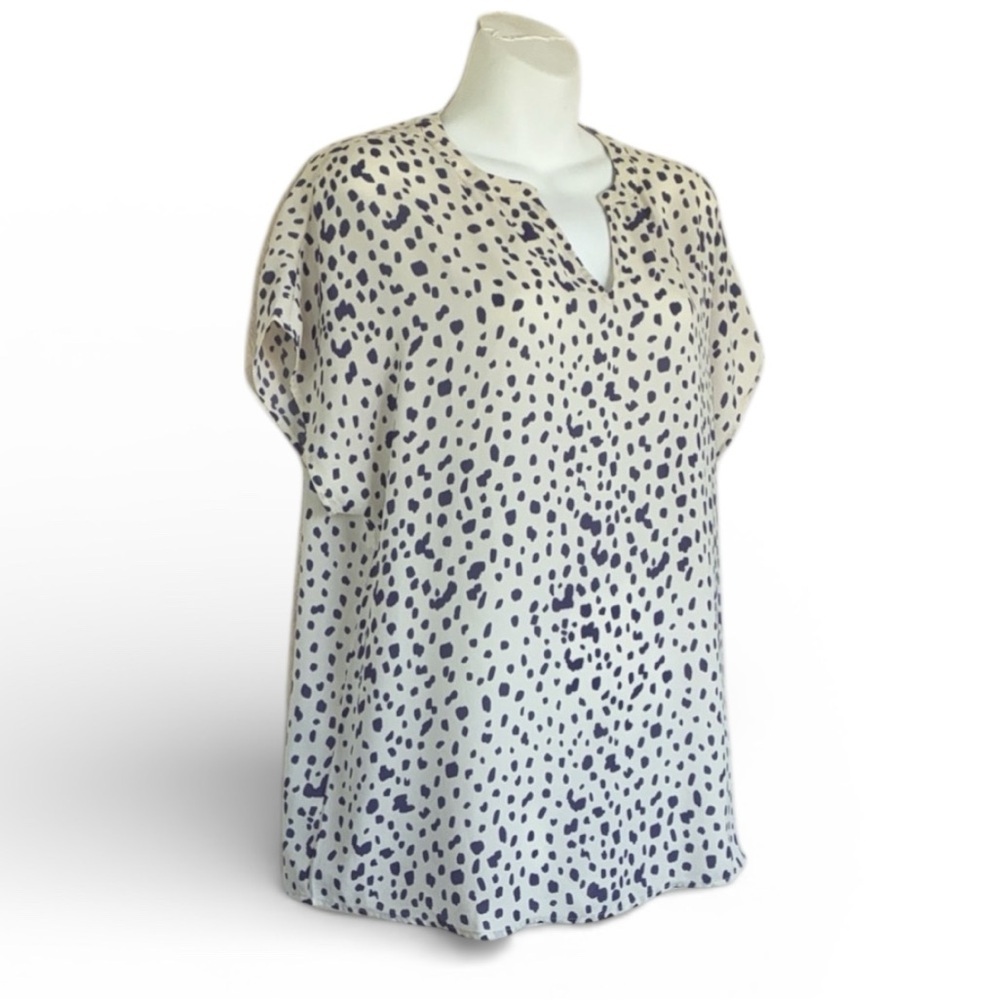 Cabi Blouse, Speckled Purple & White. Short Sleeve, V-Neck, Relaxed Fit. M Euc